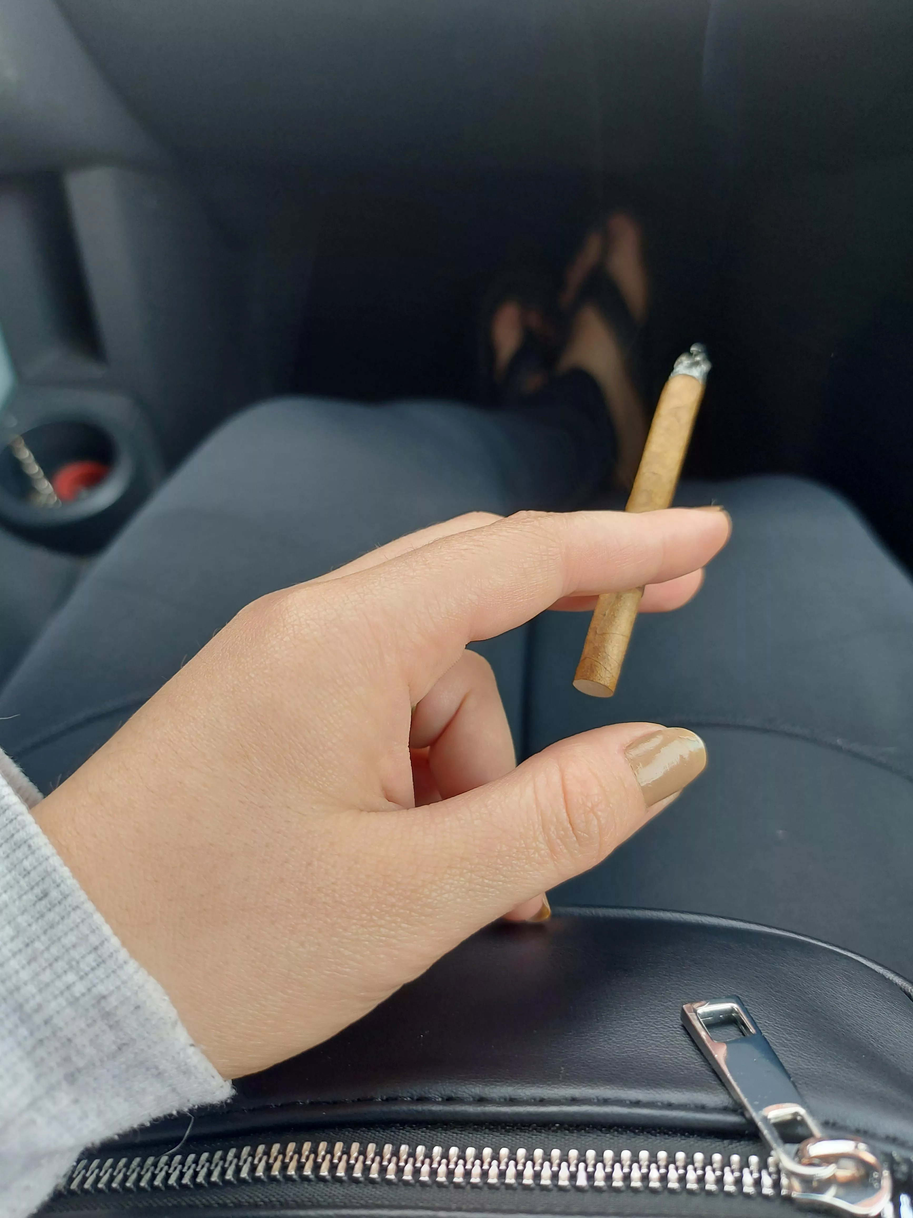 First I smoke then I am 🚬 posted by viickylatina