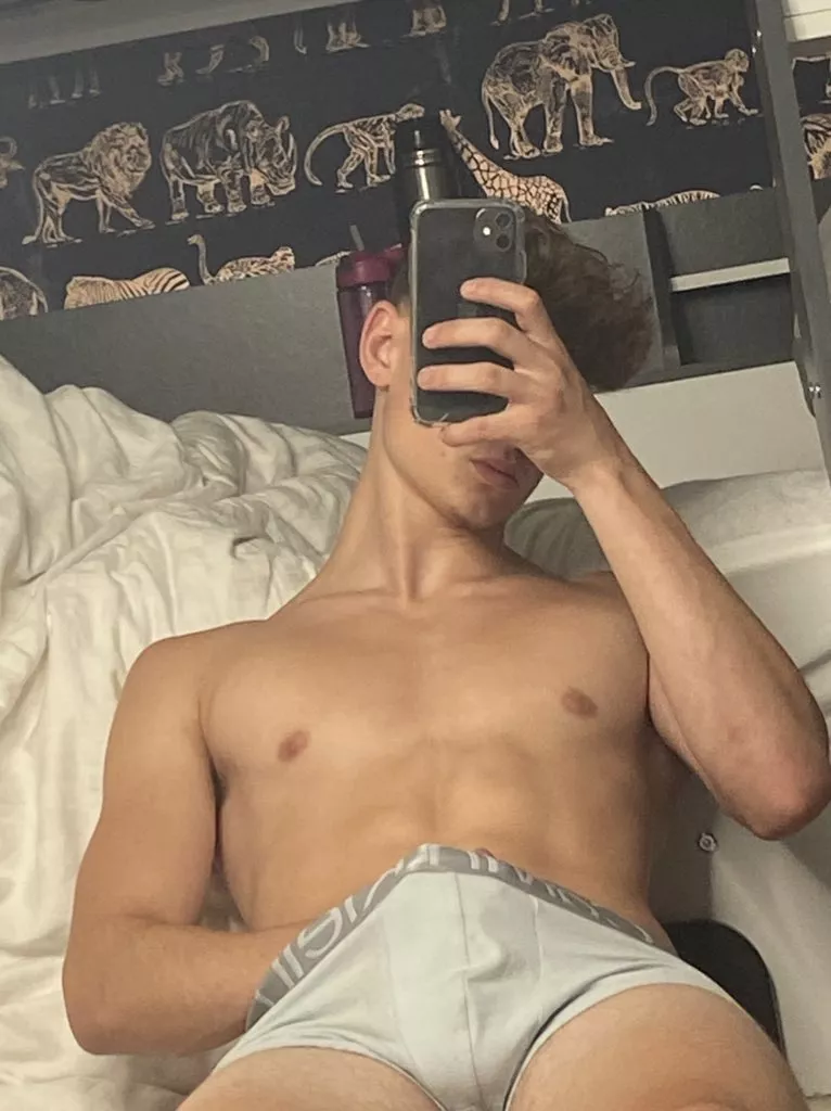 Hey baby! posted by leo-brooks