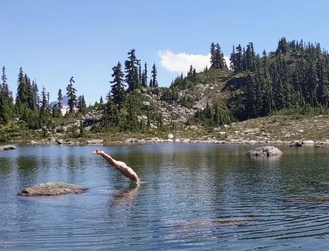 How's my diving form? by ticklishdino