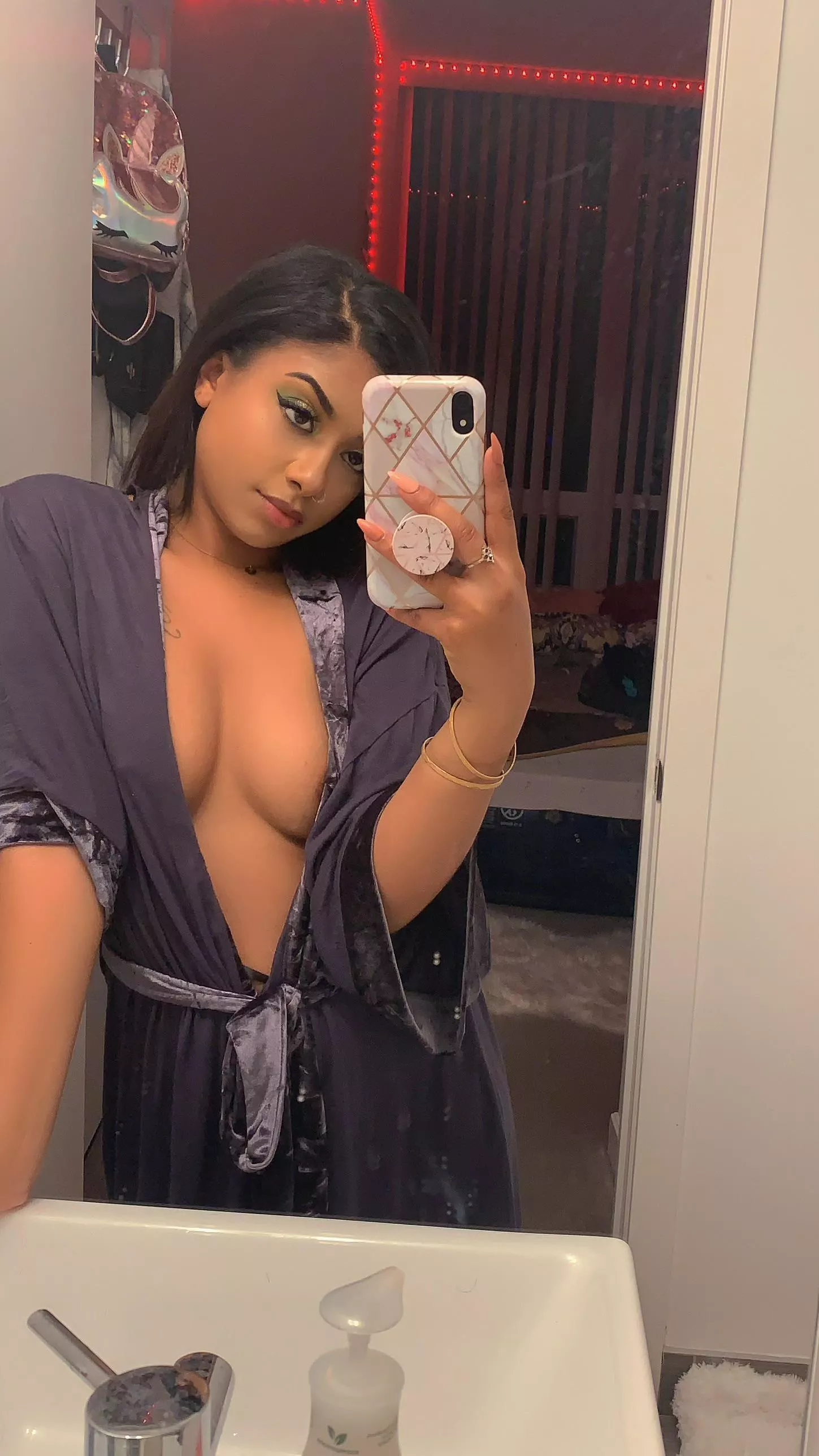 I wanna play with you papi 😏 posted by GoldenGoddess17_