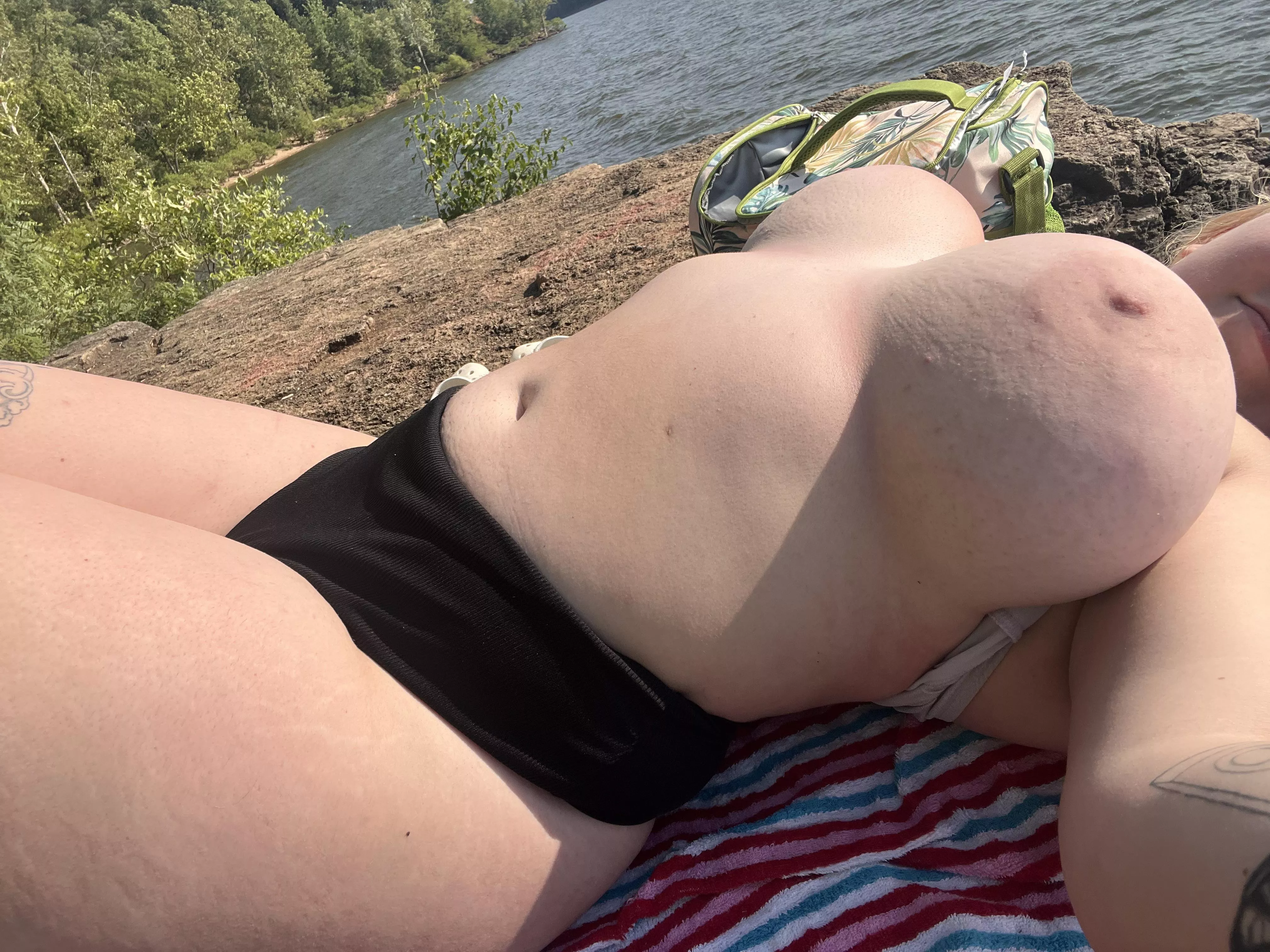 If you like huge tits and stretchmarks, I’m your girl! ☺️ posted by meganfayy