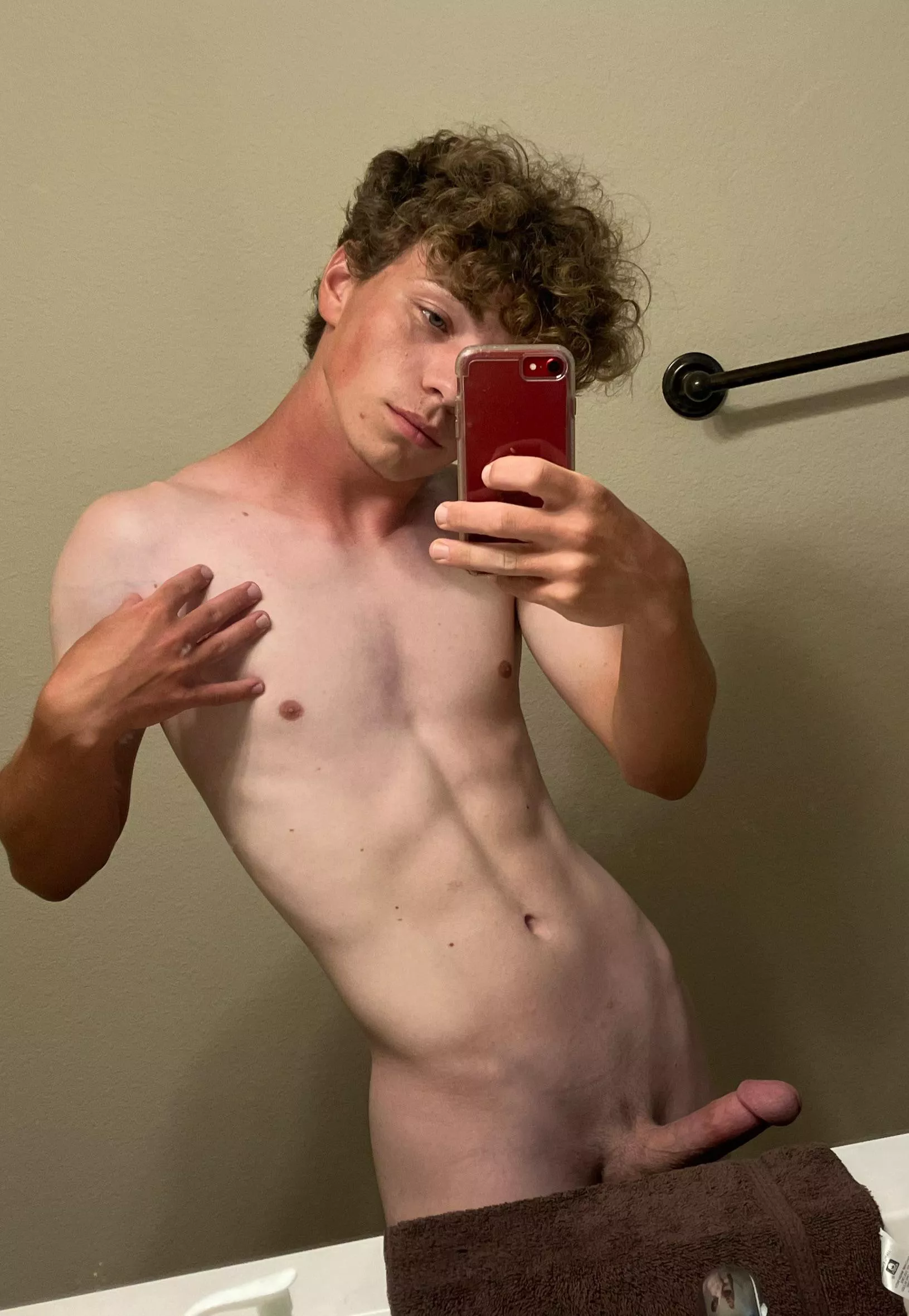 Just a cute twink posted by Altruistic-Ad759