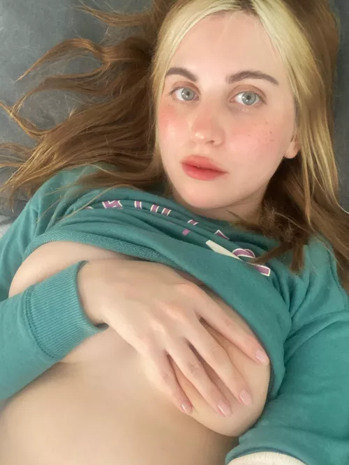 me wanted to show you my perky titties by pawwsup