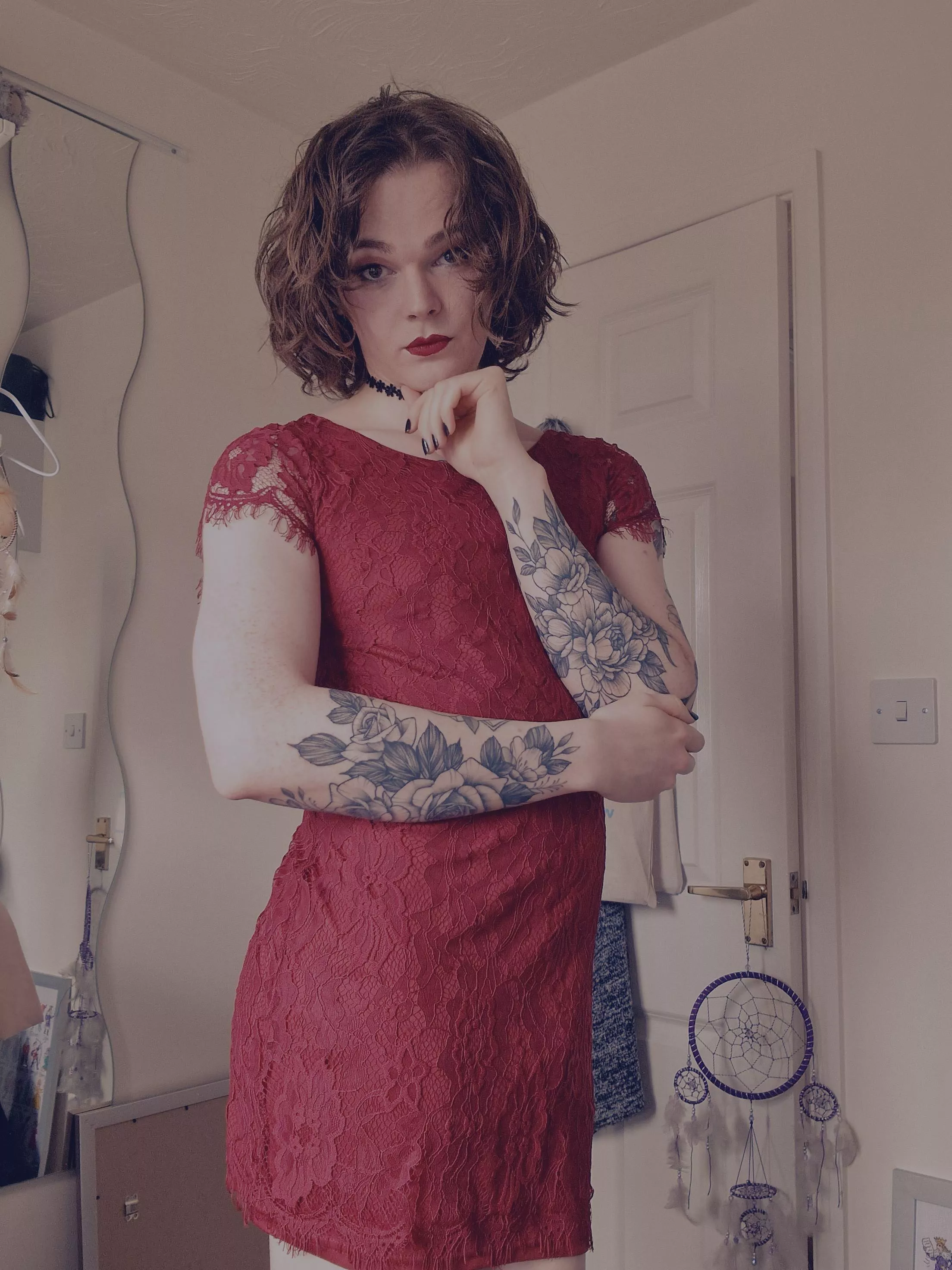 Red dress, red lips, red hair 😍 posted by CuteSpooky