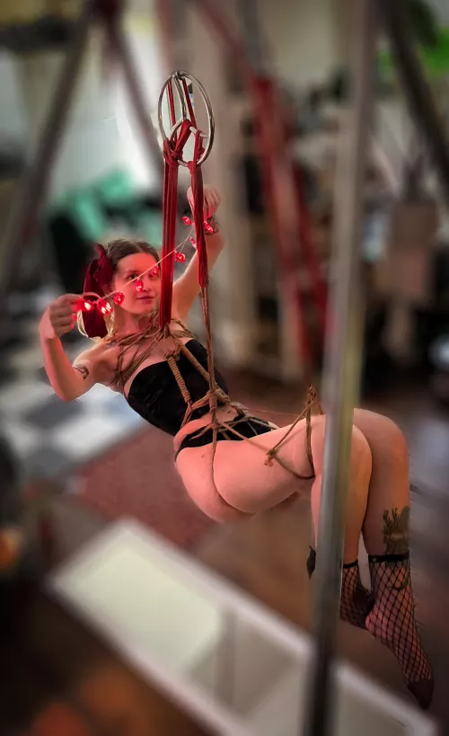 This is my very first time being suspended~ annnnnd my rigger/dom/(most amazingest)bf(in the world)‘s first time suspending!! by irl-doll