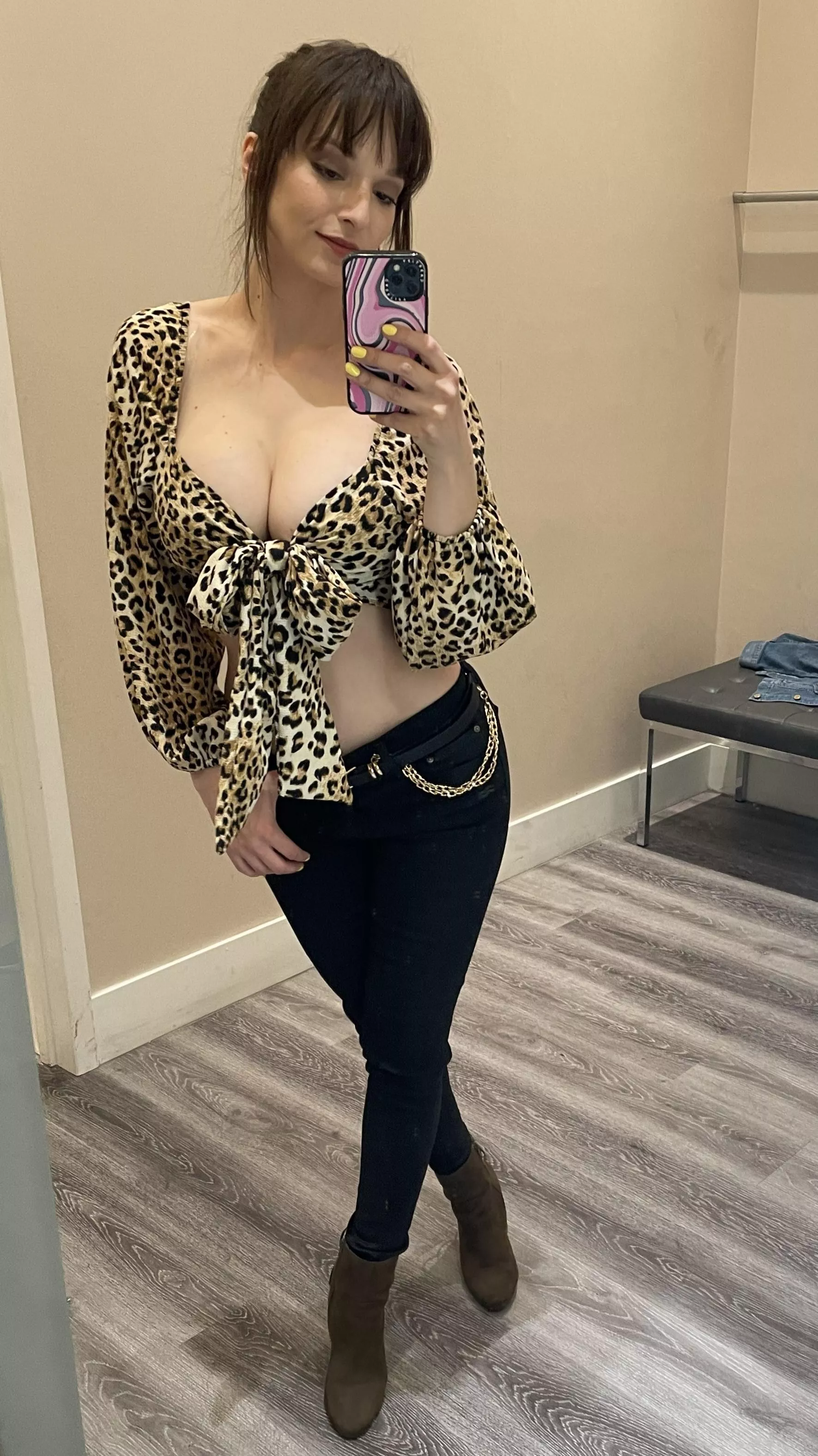 This outfit screams MILF and I love it... posted by lexilunaxoxo