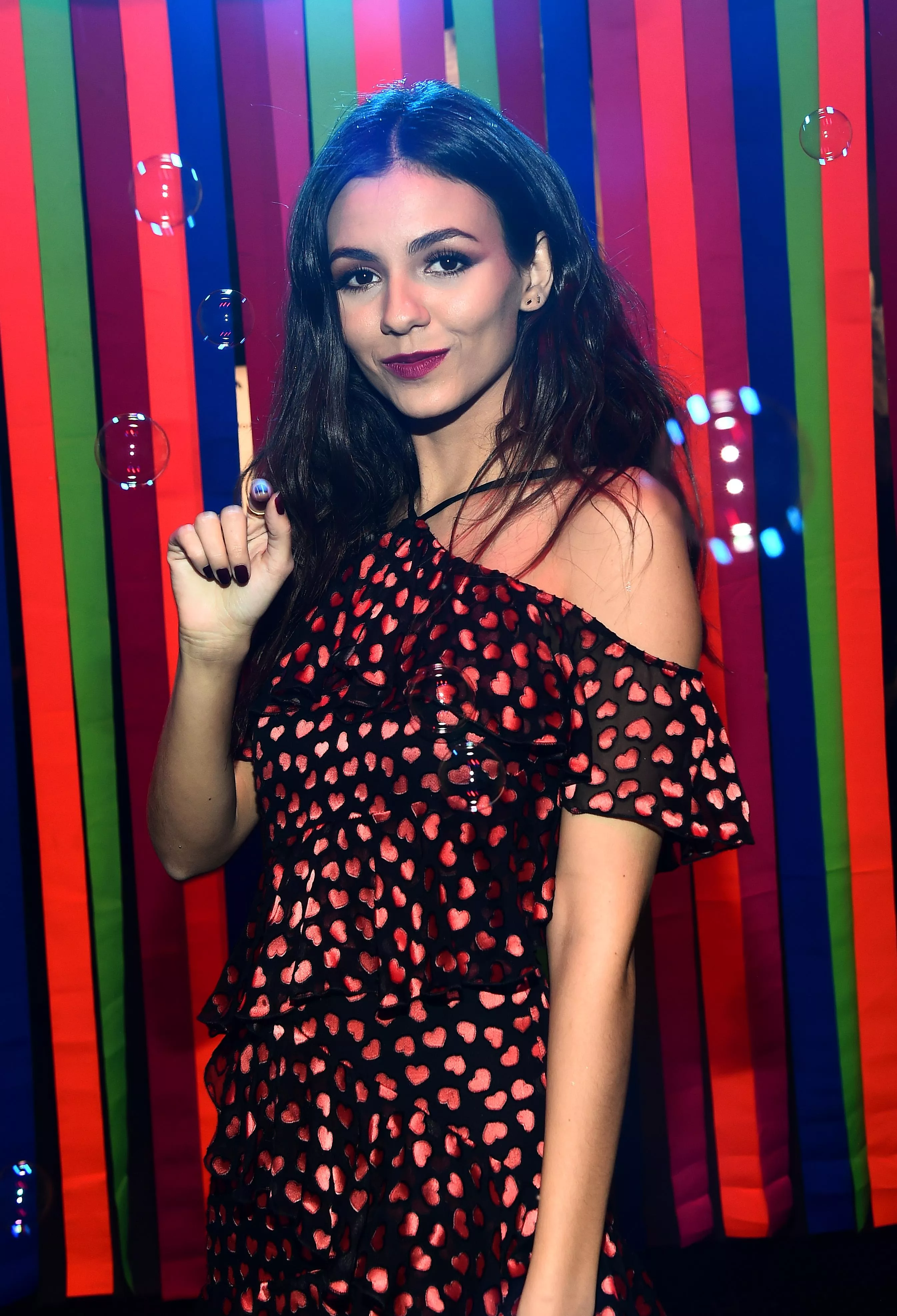 Time for a 2 Hand pump session with Victoria posted by Toy4Celebs