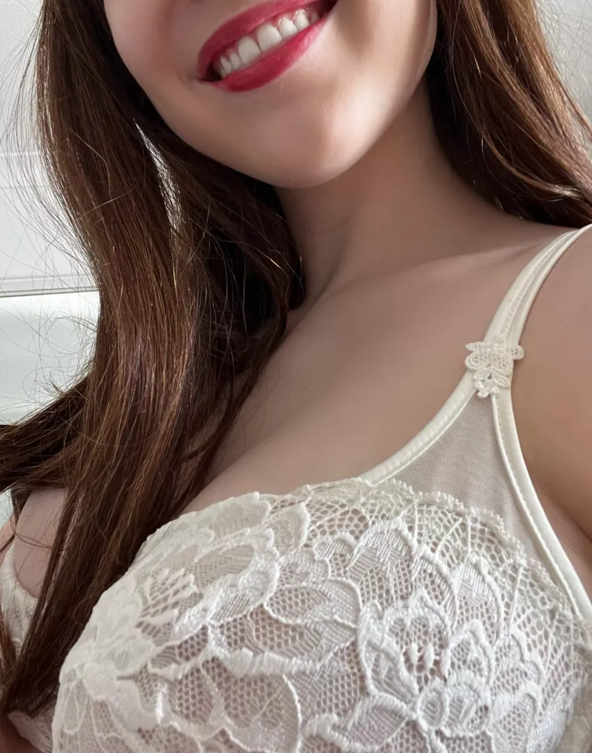 White lace moment by chillwithrose