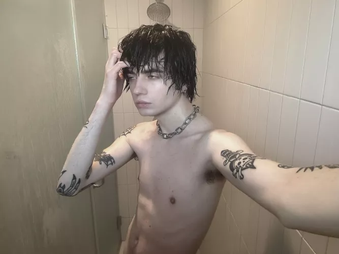 who wants to shower with me? 😈 by vrtualvampyre