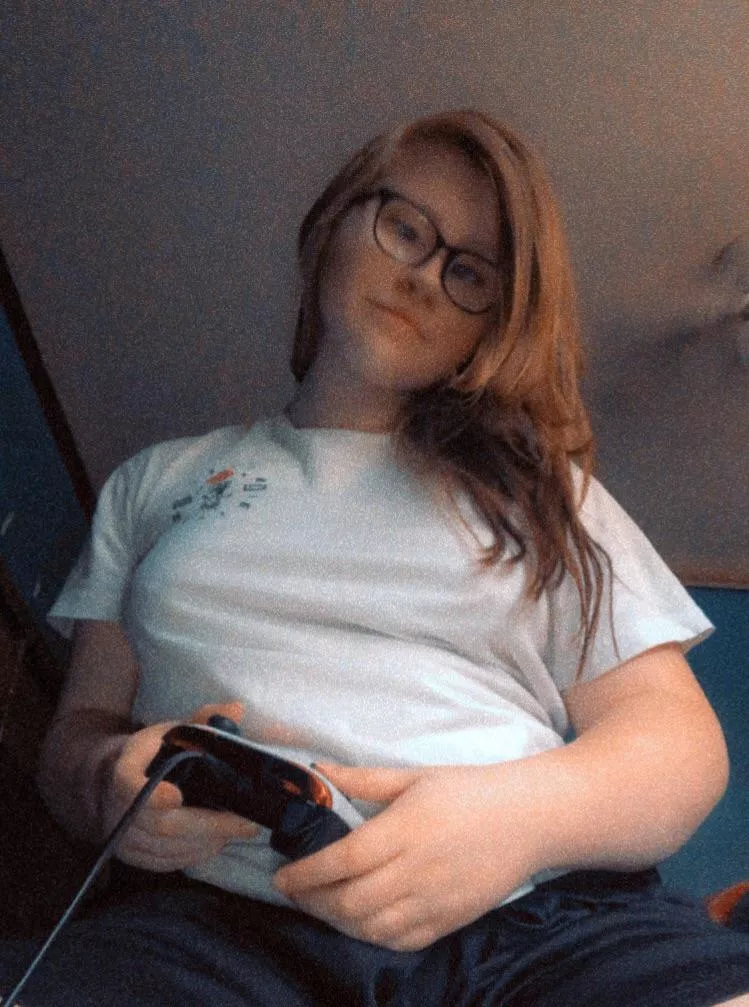 Anybody down for some braless videogaming? 😋 posted by Big_Juice2269