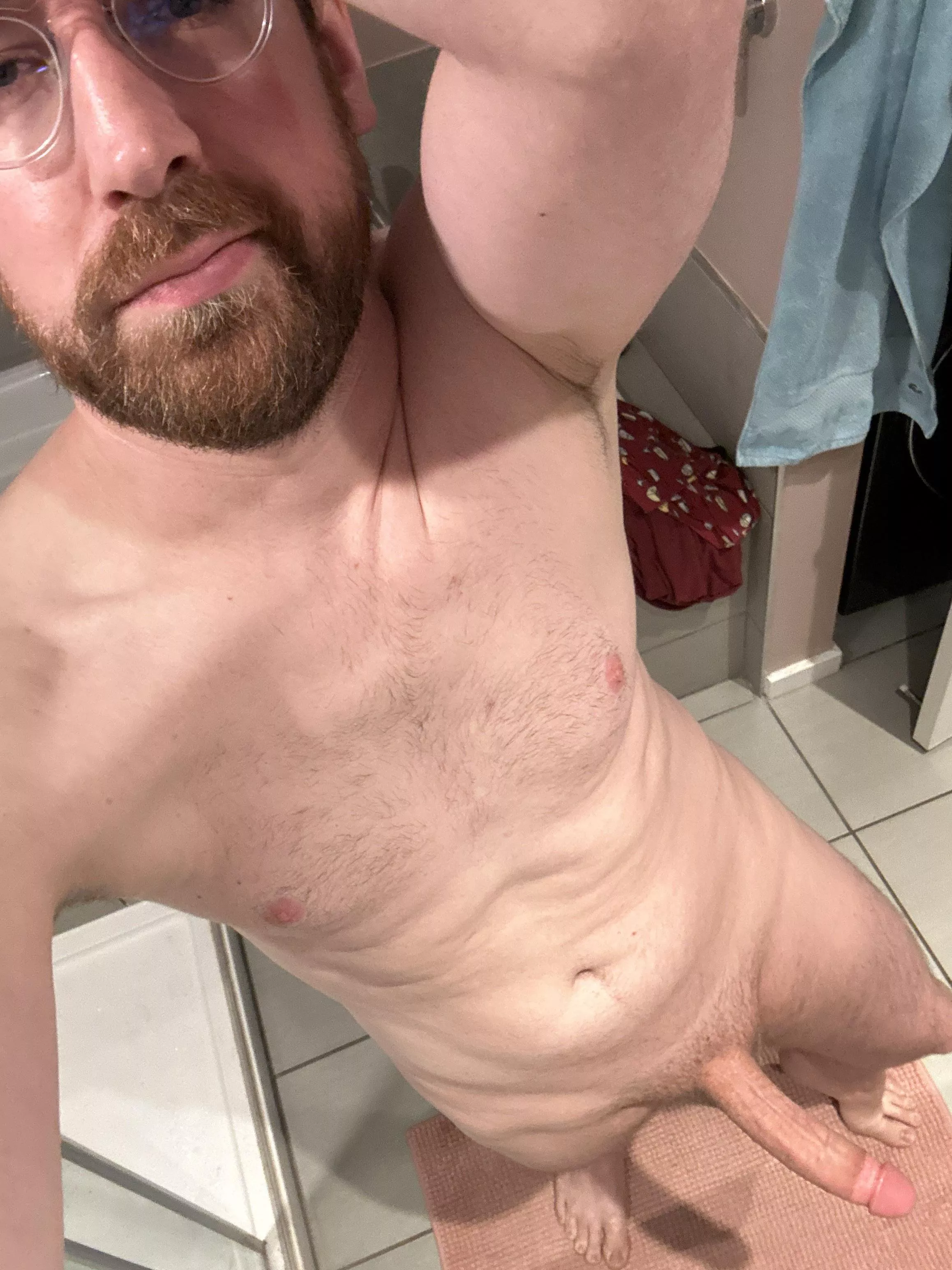 Bi 39 and horny… hehe posted by Electronic_Water9696