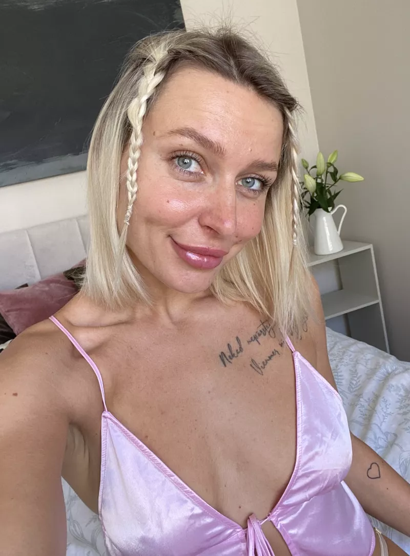 Blonde looking as a barbie girl today 💗 posted by Striking_Relative242