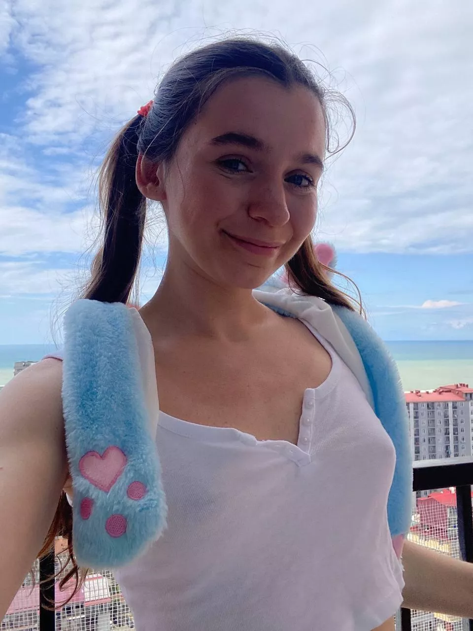 Blue sky, blue paws, good day😹 posted by Vast-Sport-5793