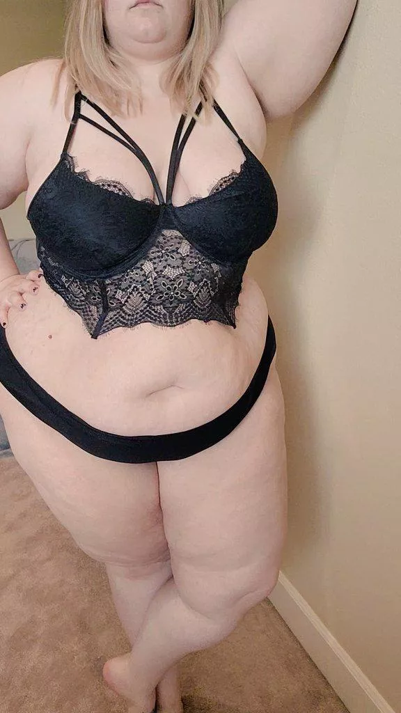 Do you like my mini corset? posted by ReneeMay92