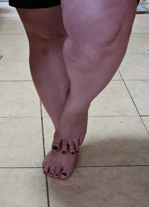 Do you like thick legs? by bbwfetishdelite