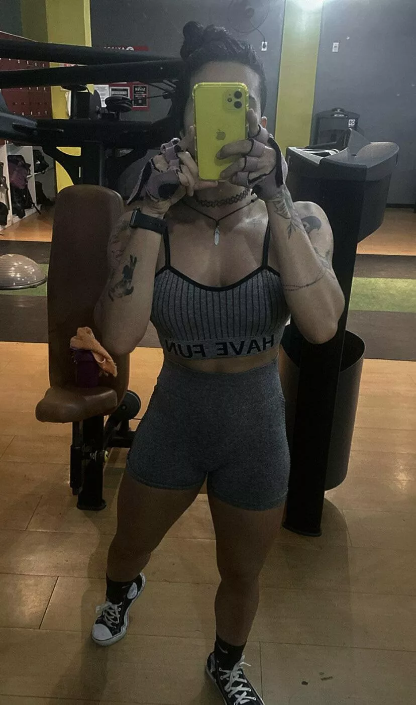 (F) Am I hot enough? posted by l4rica