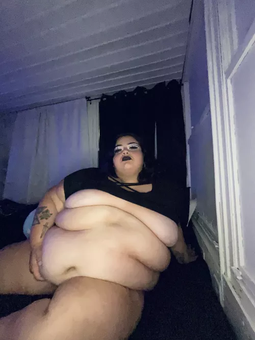 Feed meeee I know I may not look it but I’m starving 😭 by Big-Arm4810