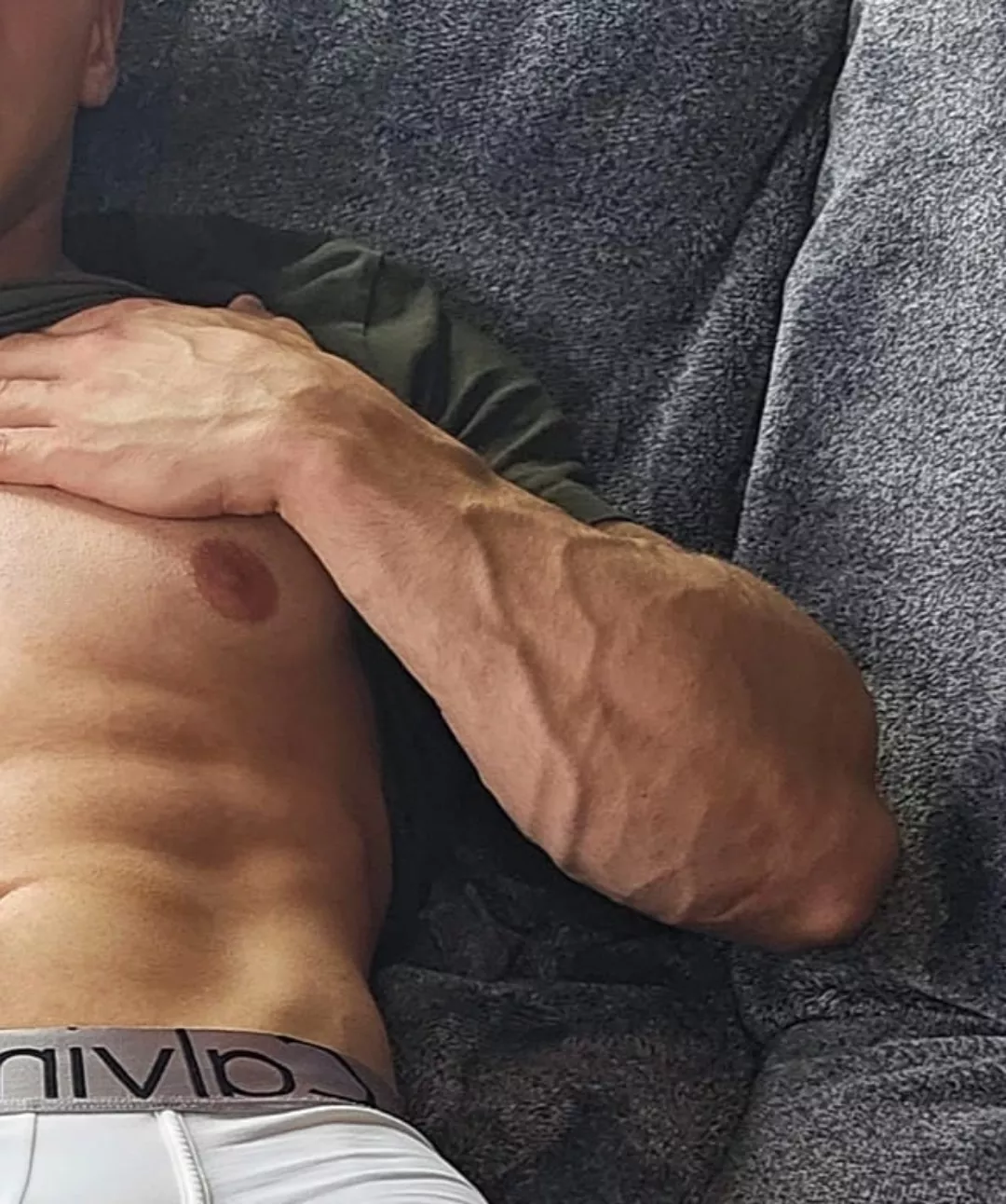 Forearm focus.. but the full picture is way better 😜🔥 posted by John_fitness91