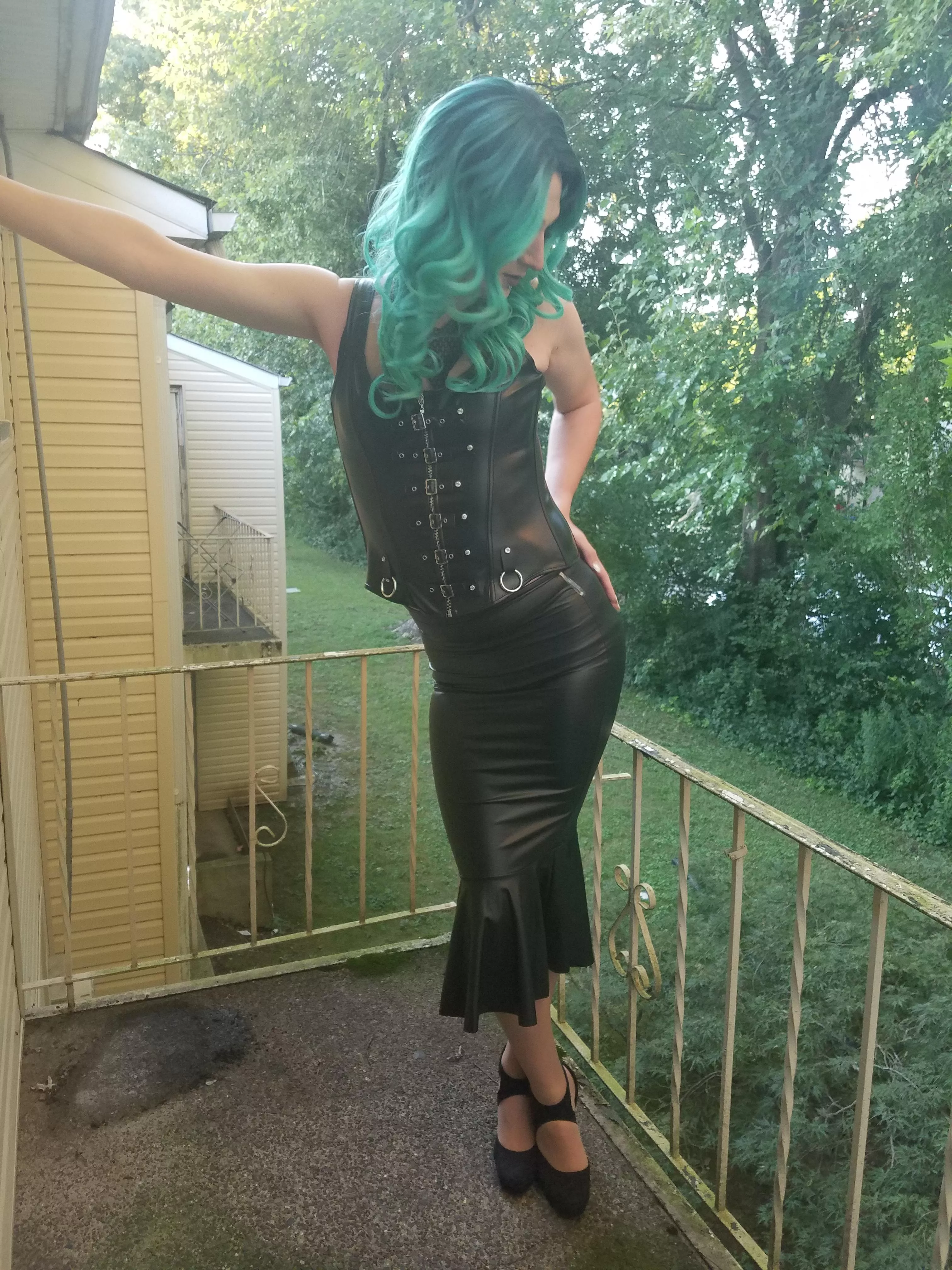 Giving the neighbors a show. posted by RachelRocks84