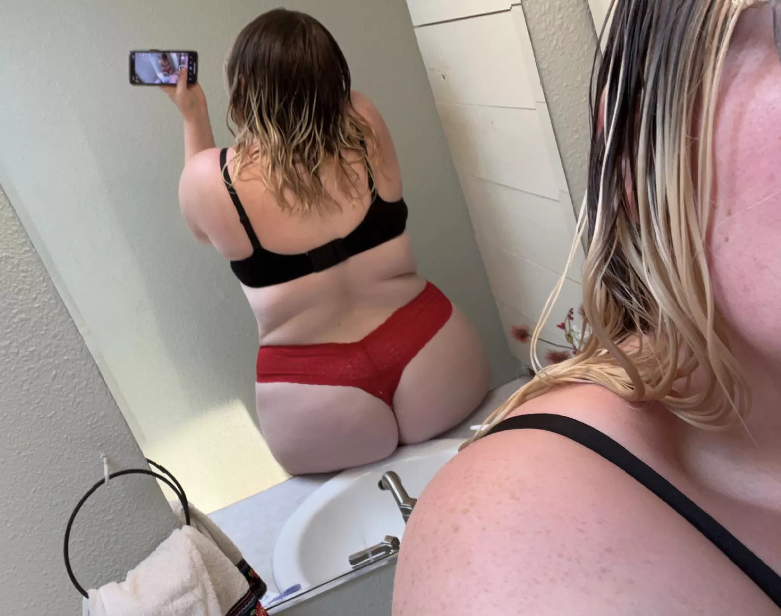 Grab these love handles posted by PerwinkleRedditor