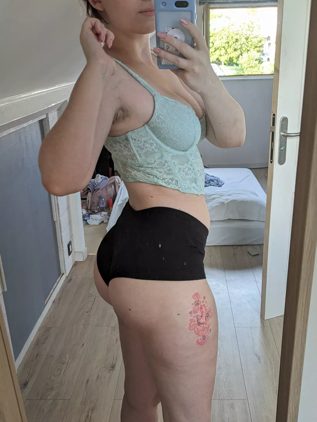 Hairy armpits and new tattoo hehe 👉👈 posted by Emirialovesu