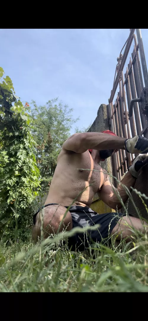 Have you said veiny ? Sorry for the dirty but working on sanding a gate .. 🤣 by Miserable_Silver_839