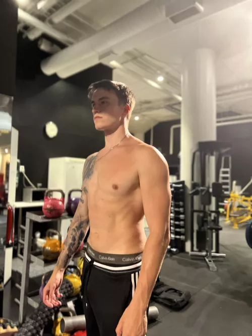 Hellooo👀 by Icy_Ad5932