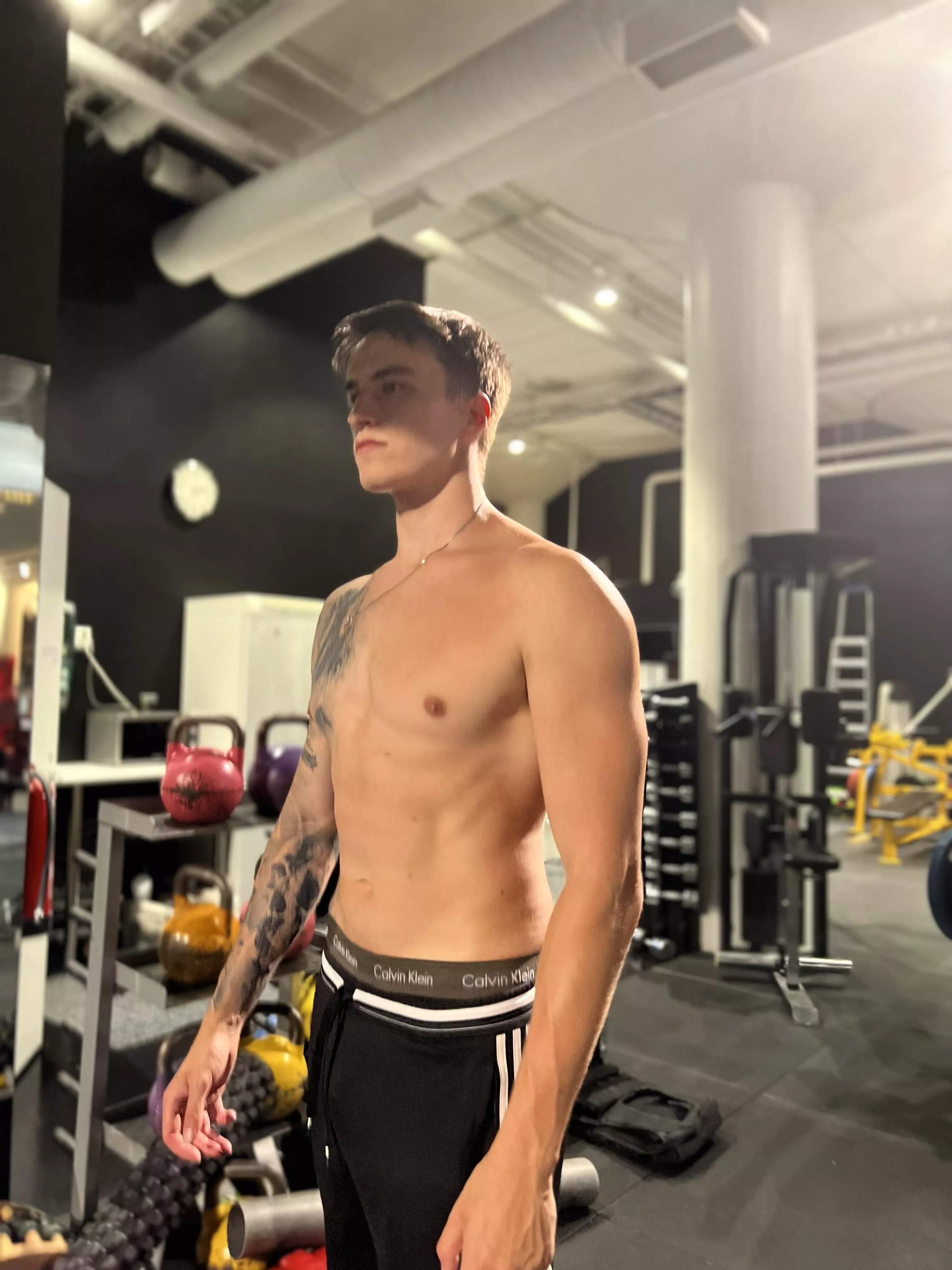 Hellooo👀 posted by Icy_Ad5932