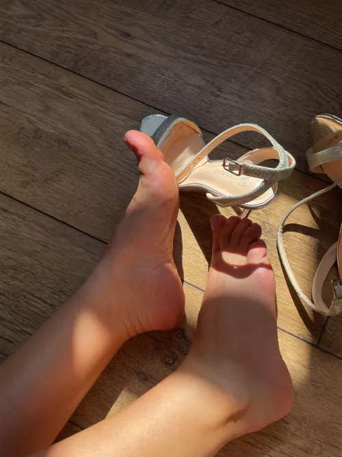 I decided to please my foot fetish fans, enjoy by Awayhammer49