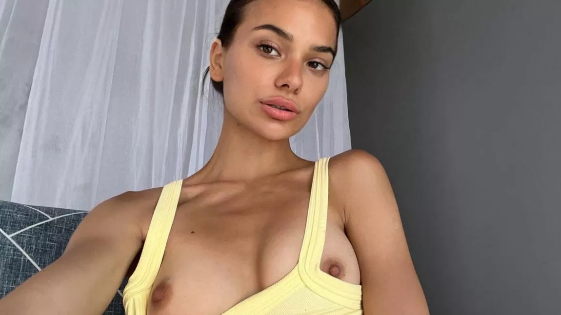 I like to show off if you like looking at me. posted by NakedConnetion