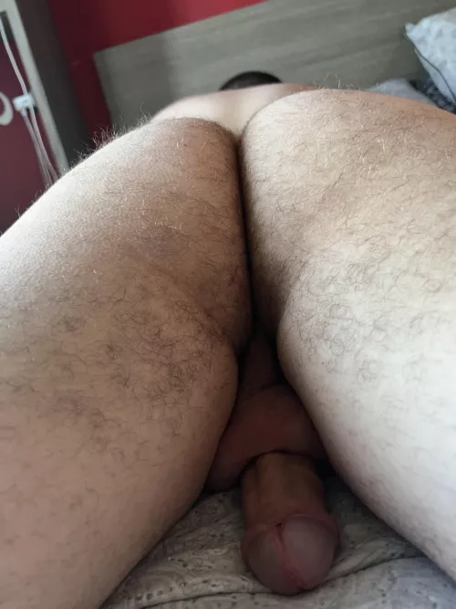 I relax after the shower😈 by eletricWizard95