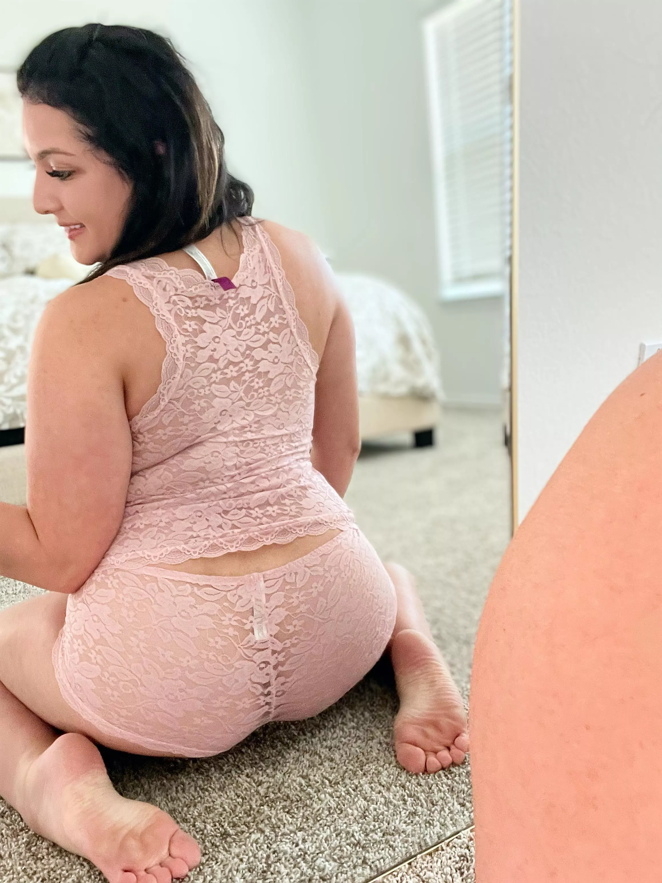 If you like thick milfs look no further posted by sexxymilf1030