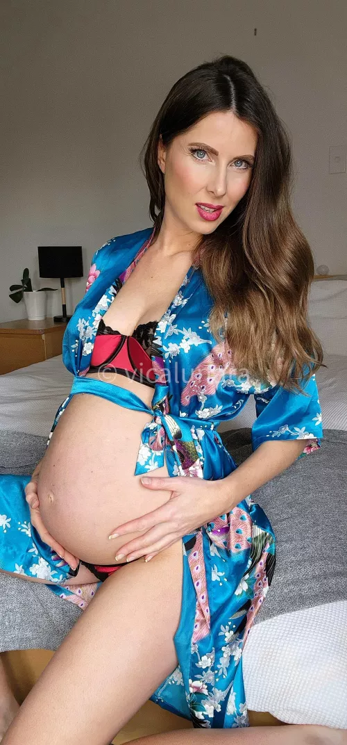 I'm actually 9 months pregnant on this pic 🫢 by VicaLunara