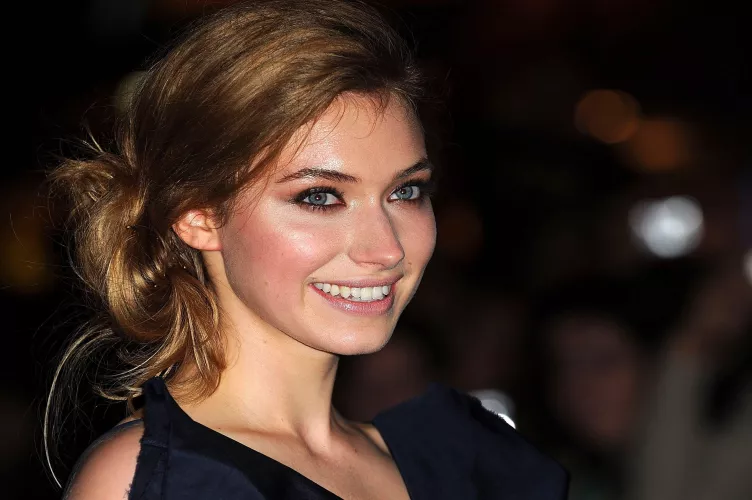 Imogen Poots by hourlypass