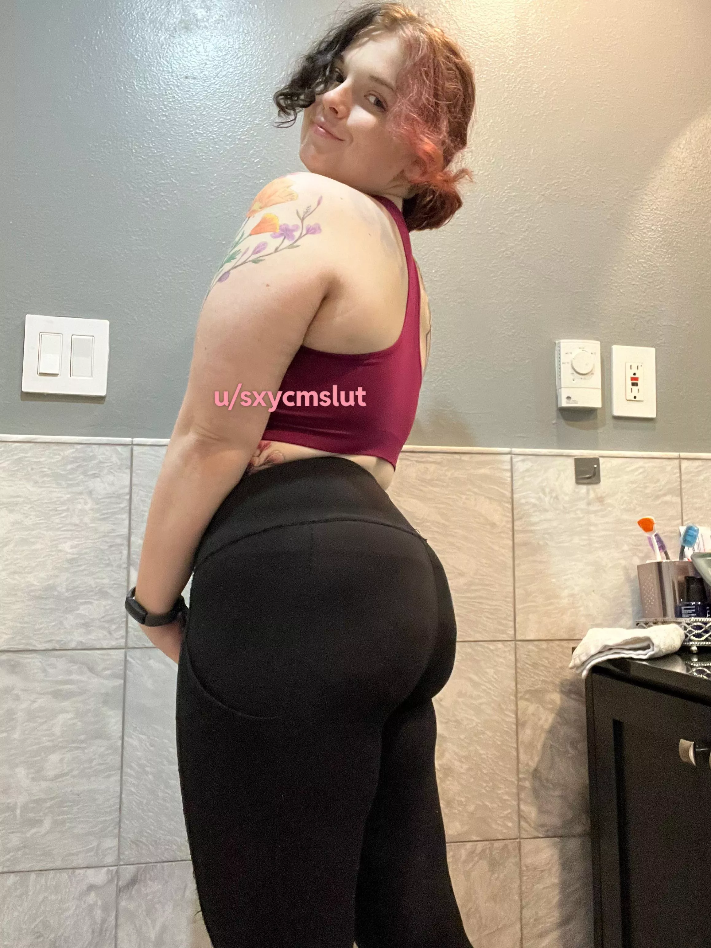 Leggings were made for asses like this 🙌 posted by sxycmslut