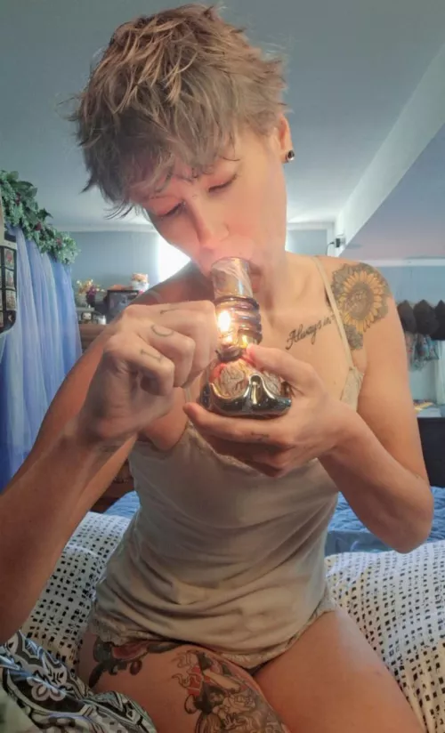 Mini bong hits anyone?? [F] by real_life_wifeu