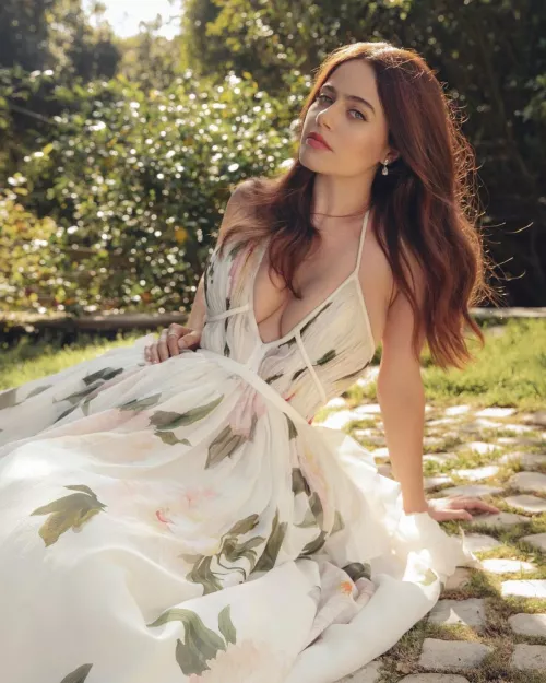 Molly Gordon by DesiSongs