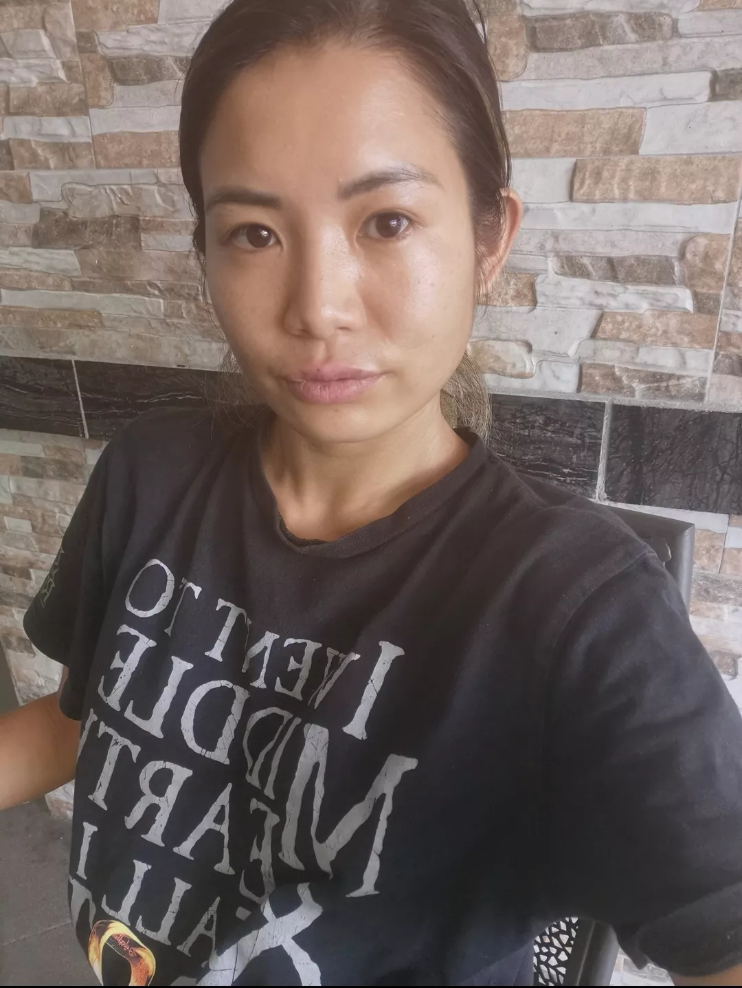 No makeup, just t-shirt look posted by Good-Manufacturer246