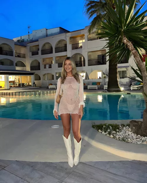 Resort life by HonestRunner