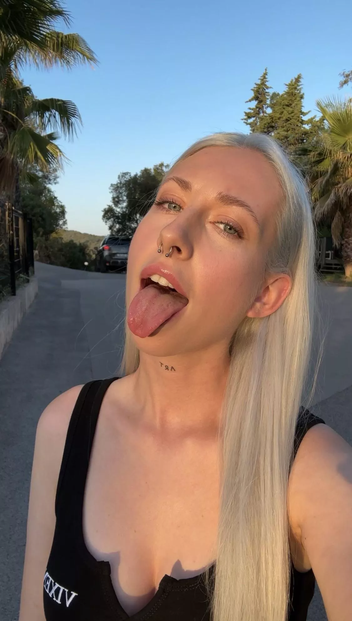 See what this tongue can do for you! Now on my discounted onlyfans! Just 4$ for a limited time! posted by RileyBi69