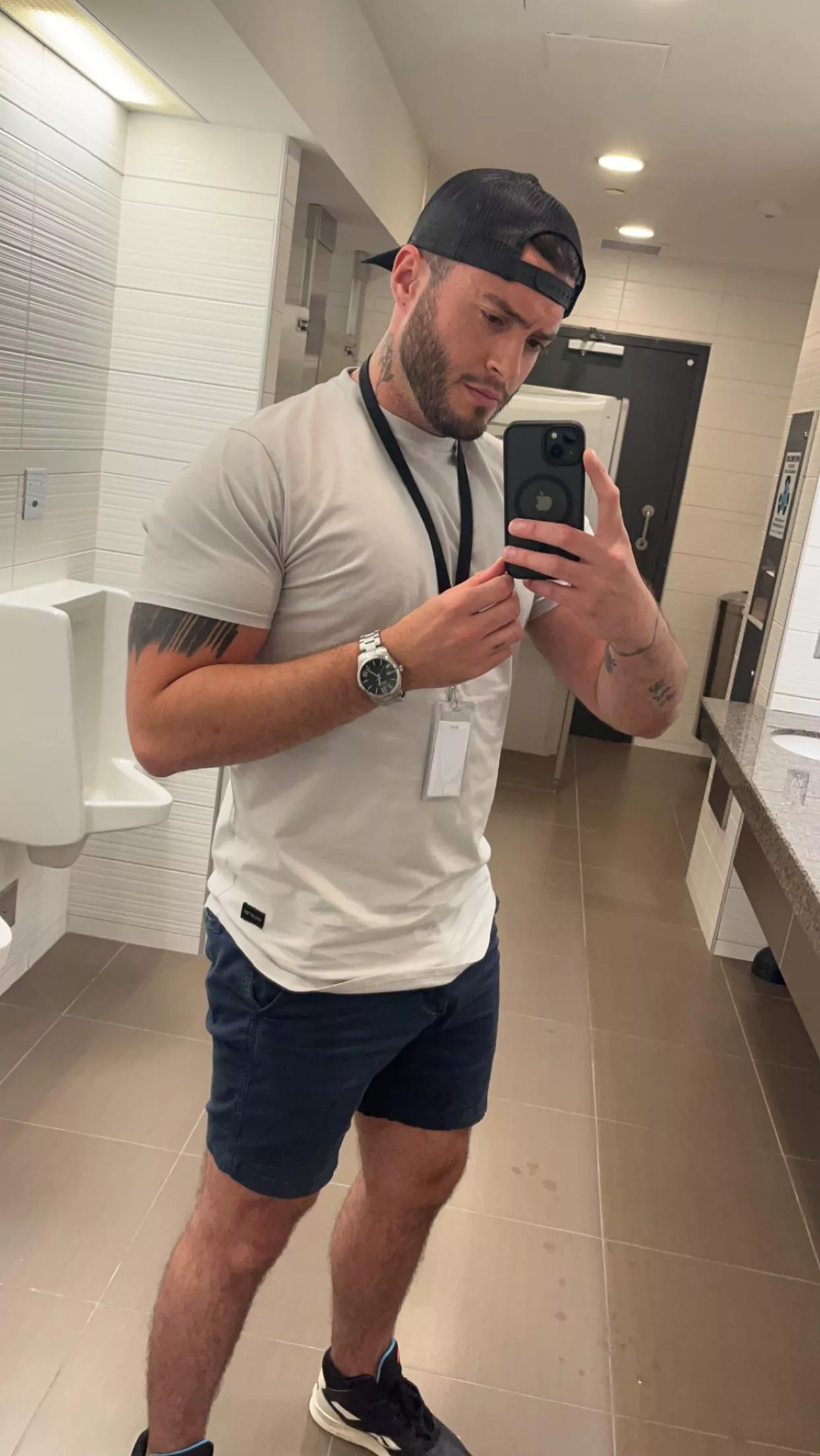 The work office has a great mirror for selfies 👋🏻 posted by WeaknessPlus6294