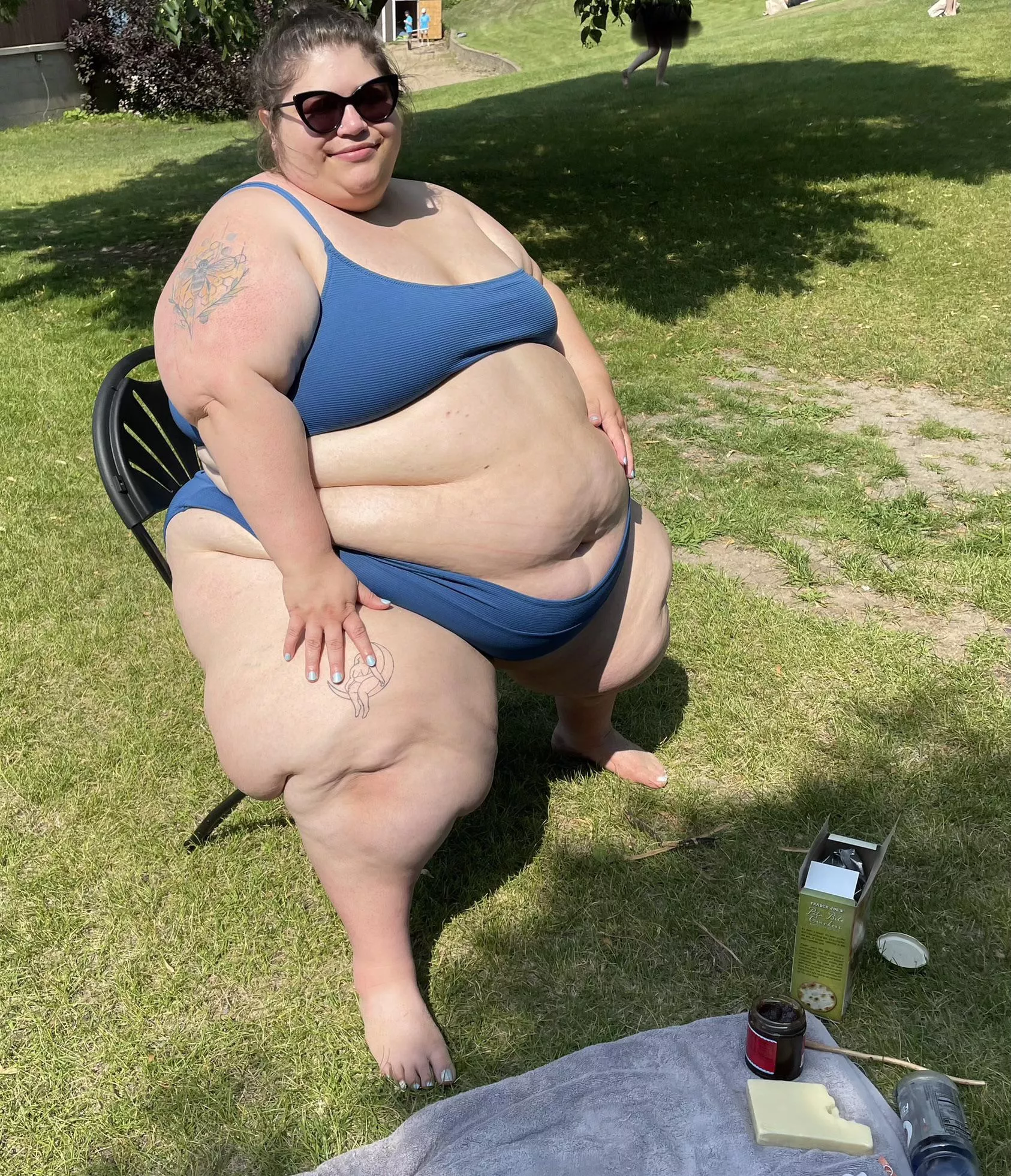 upvote if you’d love to have a picnic by the lake w me 😘 posted by fat-topanga