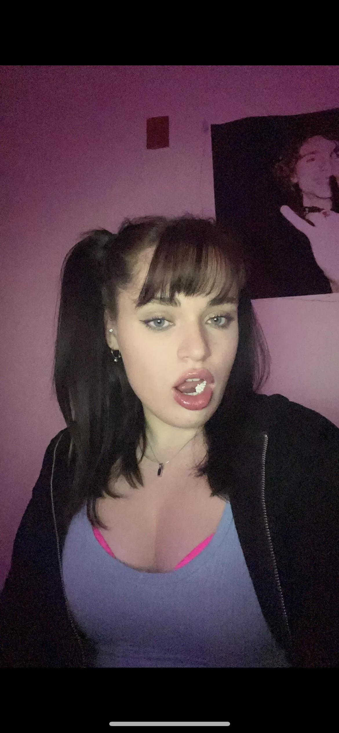 Who wants to play with me?😈💦 posted by Apart-Flatworm-7006