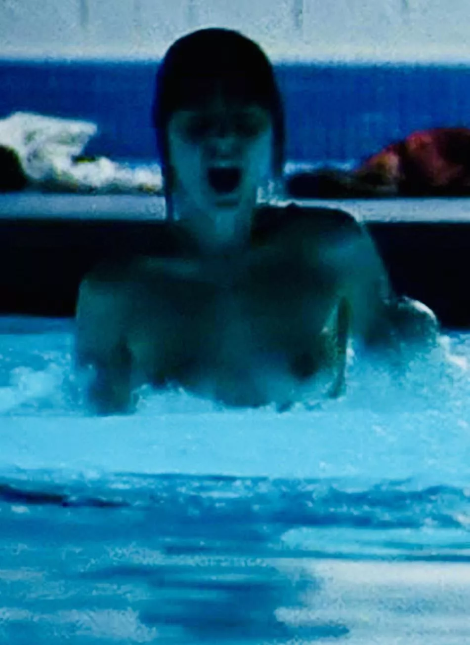 Zooey Deschanel posted by taylorswiftsorifices