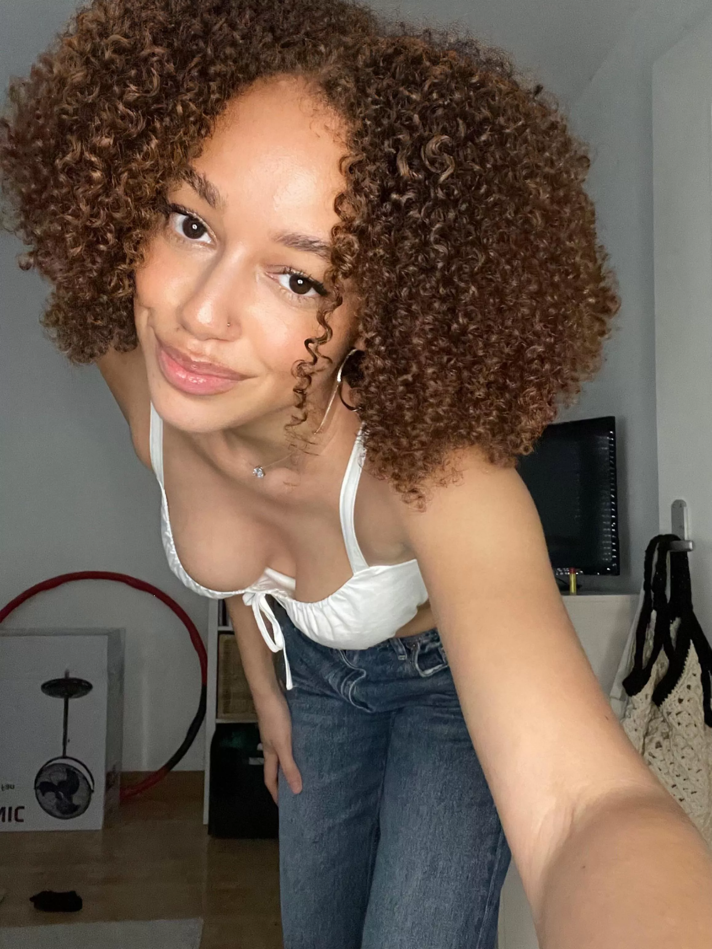 19y am I more cute or hot? posted by stayshyendless