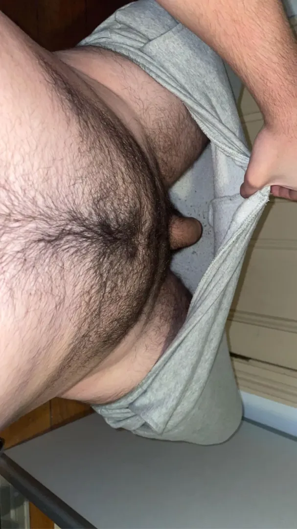 28 bi. Anyone down to get the lil man hard? DM me posted by Slayertheking