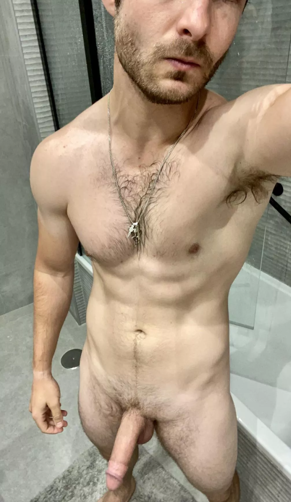 About to go for a swim, let’s hope the water isn’t too cold… posted by paradescarg