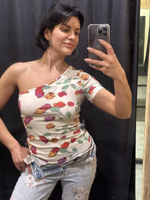 💋Changing room..and seems somebody spying me by sharplyfree