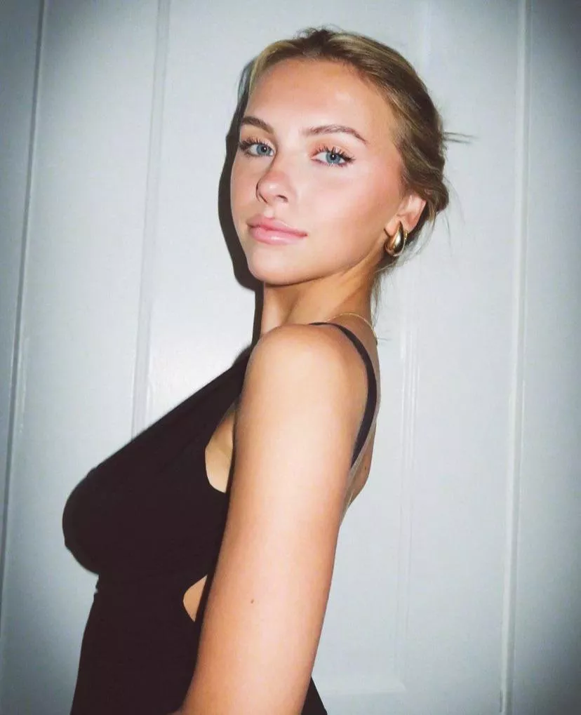 Courtney Antalek posted by Weakness-Valuable