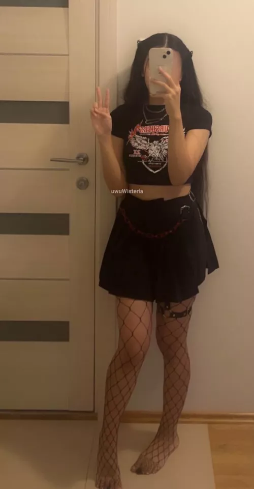 do you like big fishnet holes? 😳 by uwuWisteria